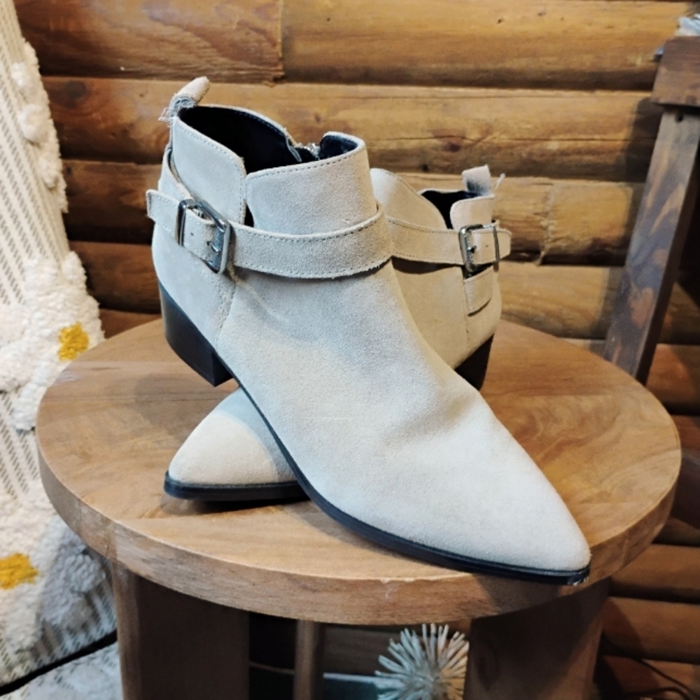 NWOT Marc Fisher Suede Pointed Toe Ankle Boots
